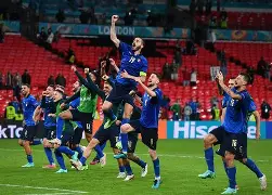 爱游戏APP-关于今夜里尔刷新队史纪录——意甲节点到来；赛场秩序良好；年轻球员得到机会的信息