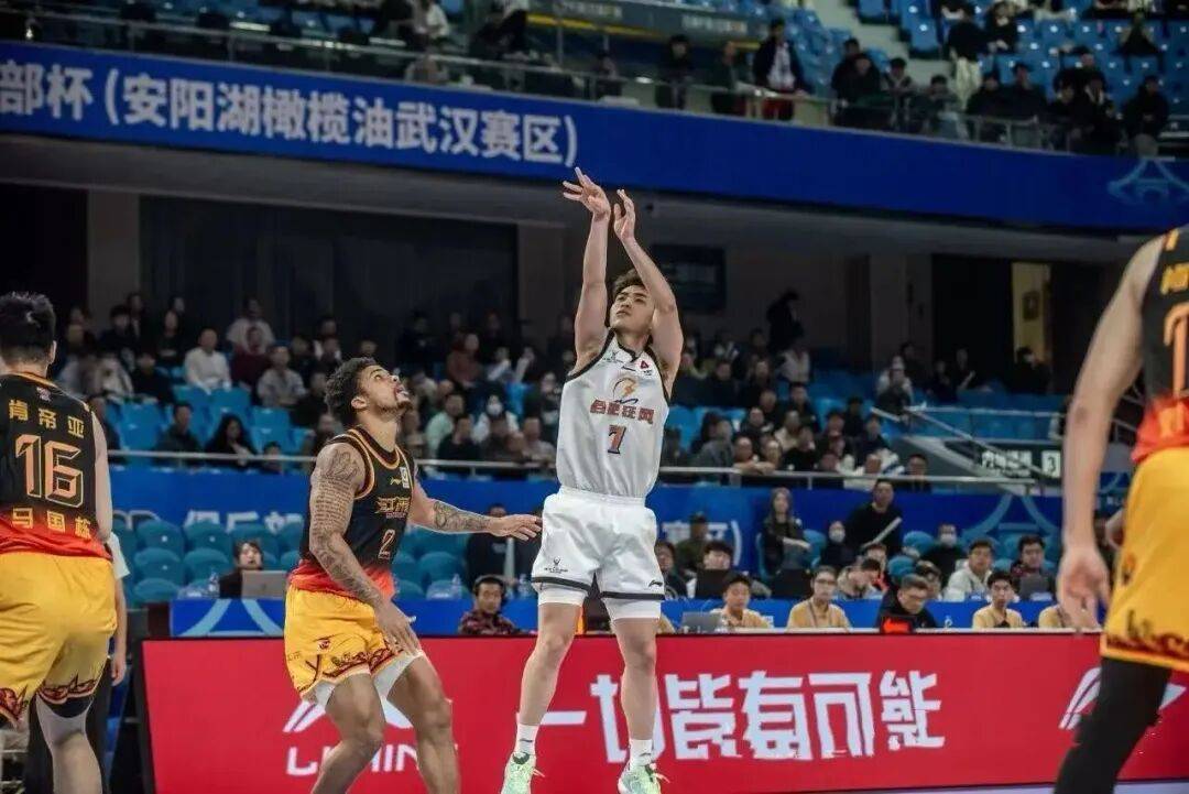 爱游戏APP-CBA常规赛赛程吃紧，波尔图转会期迎来里程碑，态度坚定，训练强度明显提升的简单介绍